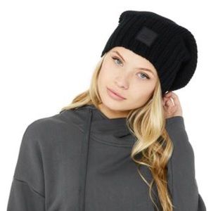 **NEW** ALO Yoga Slouch Black Beanie ONE SIZE
